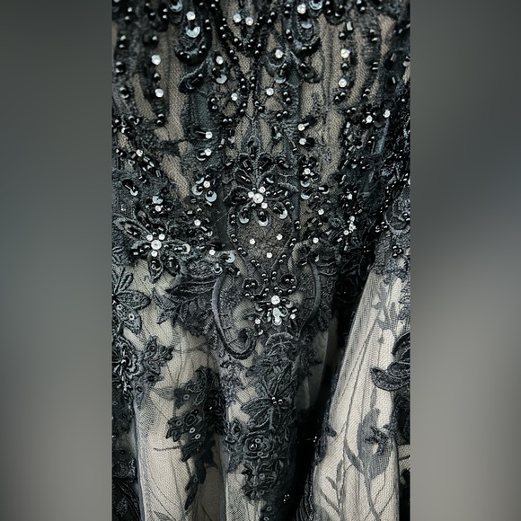 Bridal Sample Closeout - Picture 4 of 5